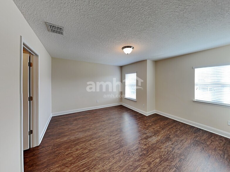 Building Photo - 705 Merriwood Ln