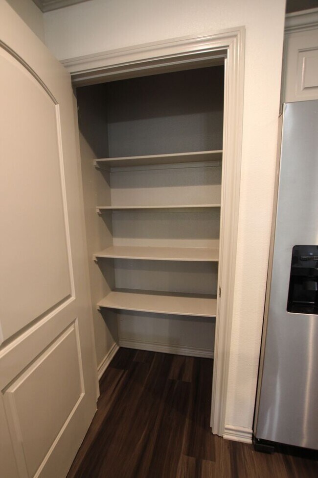 Building Photo - Beautiful 3 Bedroom 2 Bathroom Townhouse in South Tyler!