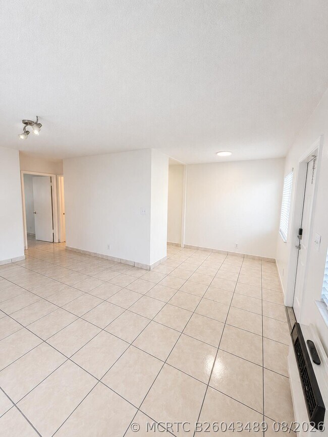 Building Photo - 1814 E Oakland Park Blvd