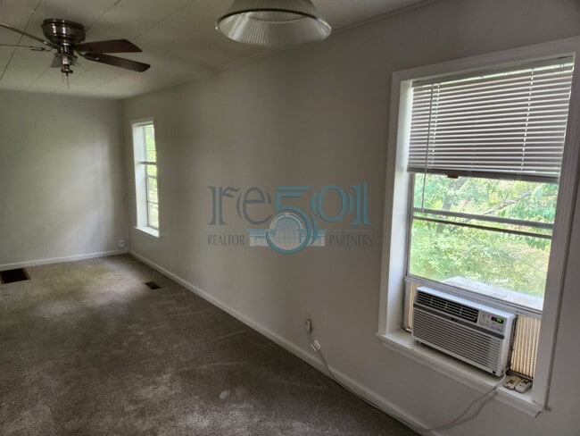 Building Photo - Great Apartment In Hillcrest across from Scott Field!!!!!
