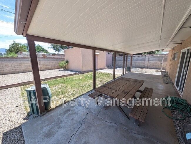 Building Photo - 3204 La Veta Dr