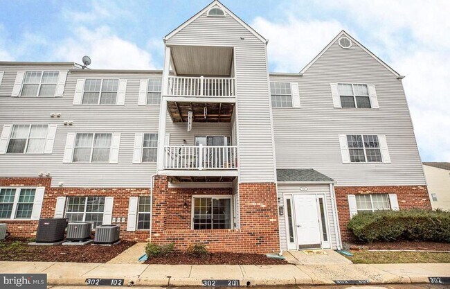 Building Photo - 302 Grosvenor Ln