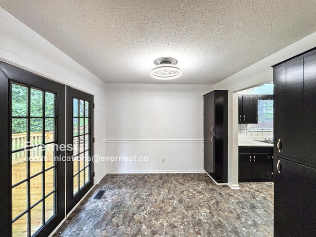 Building Photo - 922 Wesley Dr