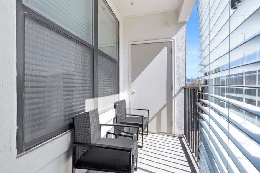 Building Photo - 5250 Town and Country Blvd