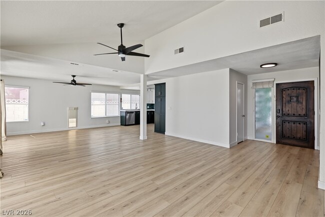 Building Photo - 4162 Ridgewood Ave