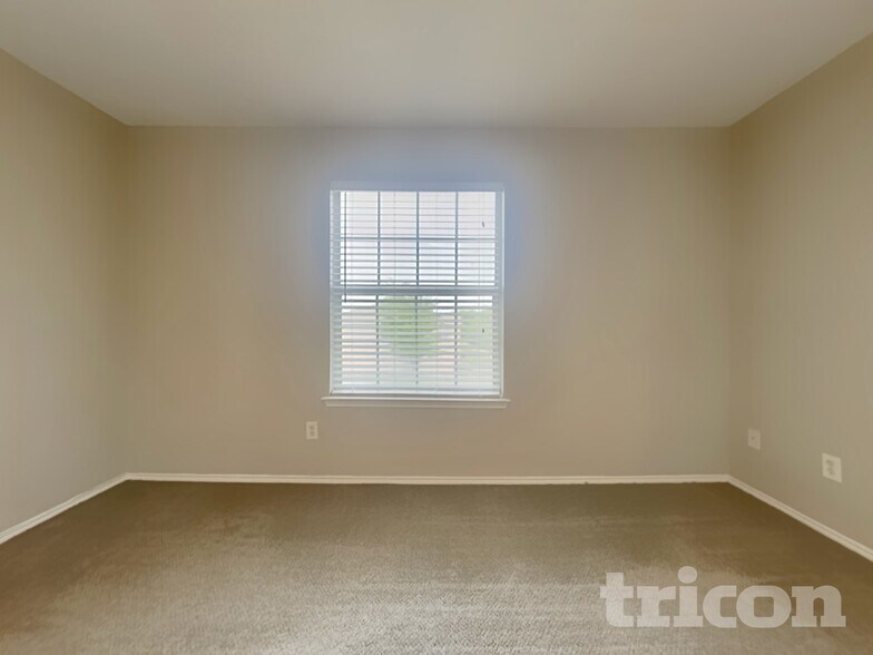 Building Photo - 1113 Beeblossom Dr