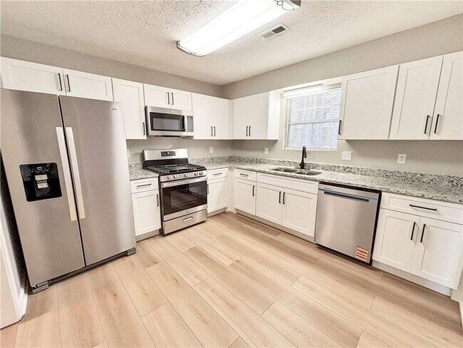 Building Photo - 5907 Brookside Dr SE