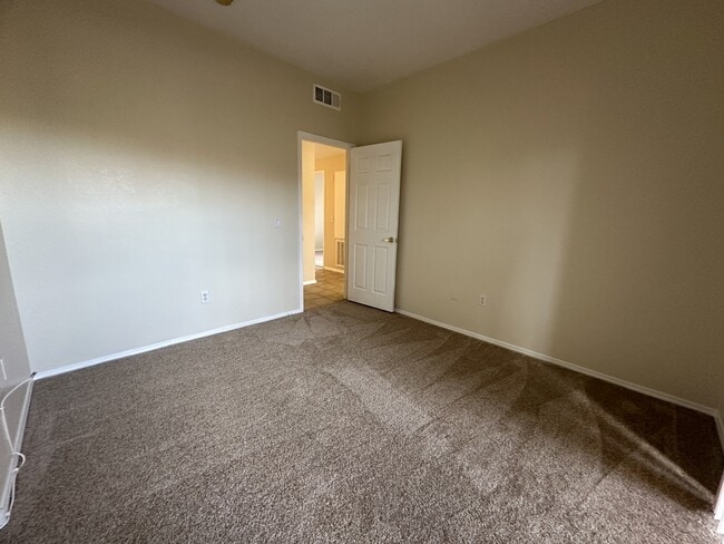 Building Photo - 1050 E Cactus Ave