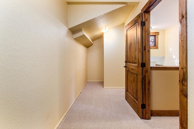 Building Photo - 2689 Holiday Ranch Loop Rd