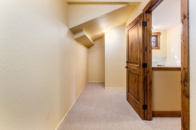 Building Photo - Long term lease in the heart of Park City! Available Mid October 2026