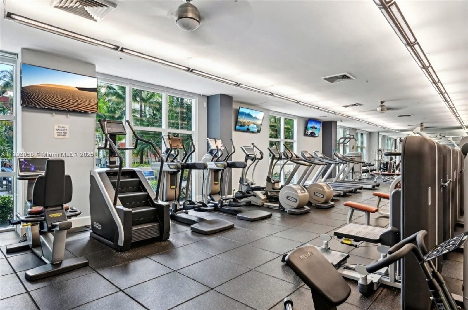 Building Photo - 2001 Biscayne Blvd