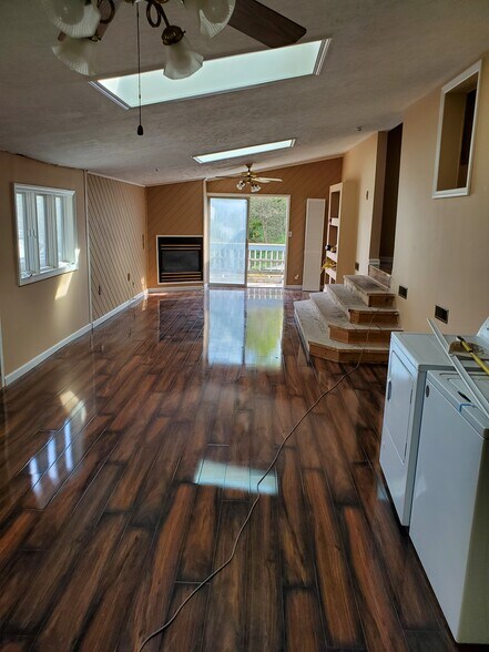 Living room - 62 Glen Ave