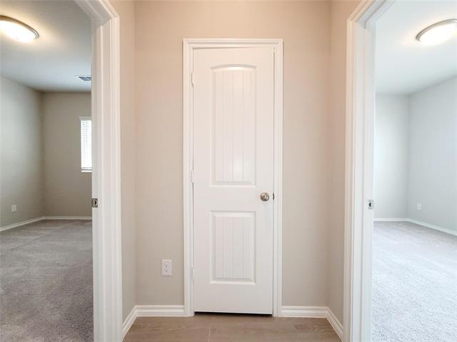 Building Photo - 933 Ravenwood Ln