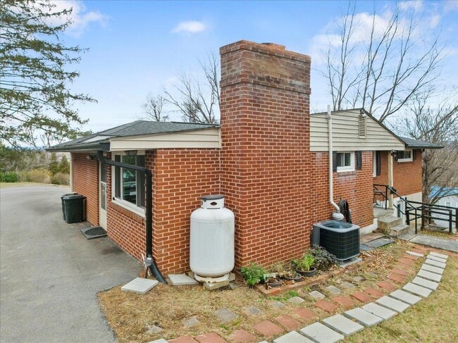 Building Photo - 100 9th Ave