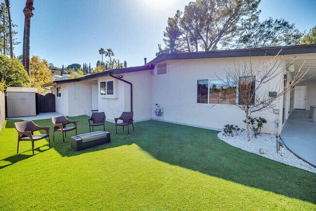 BACK YARD LOUNGE AREA 1 - 16047 Meadowcrest Rd