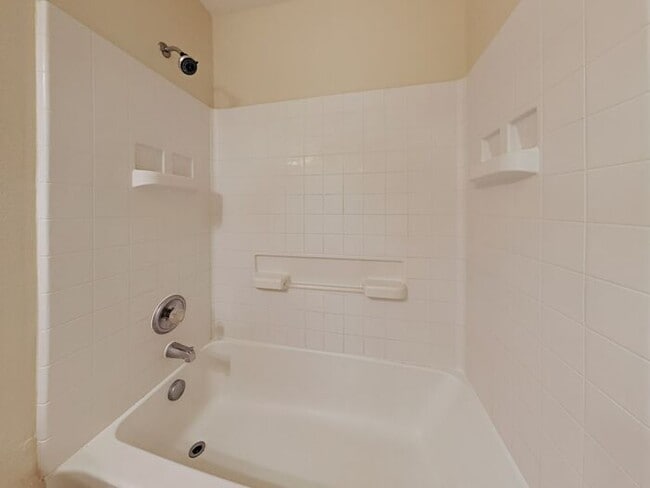 Building Photo - No Applications Fees* $500 off first month...