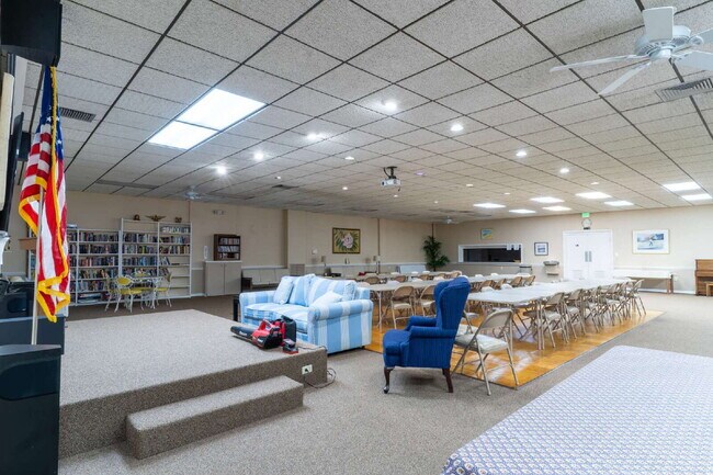 Building Photo - beautifully Furnished 1 Bedroom, 1 Bath, Walk-in Closets in both bedrooms. with a community Heate...