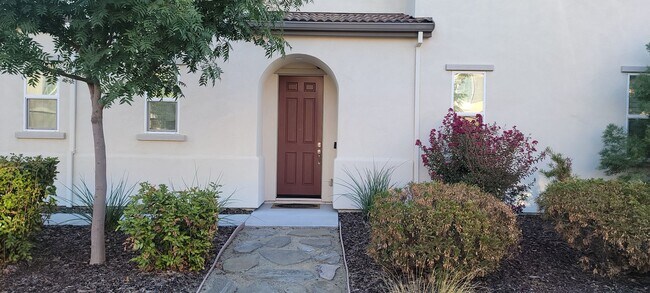 Building Photo - Gorgeous 4 bedroom 3 bath in Fiddyment Farm