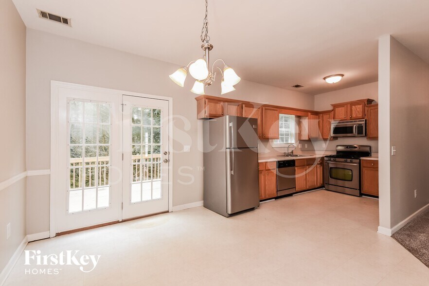 Building Photo - 135 Lexington Ct