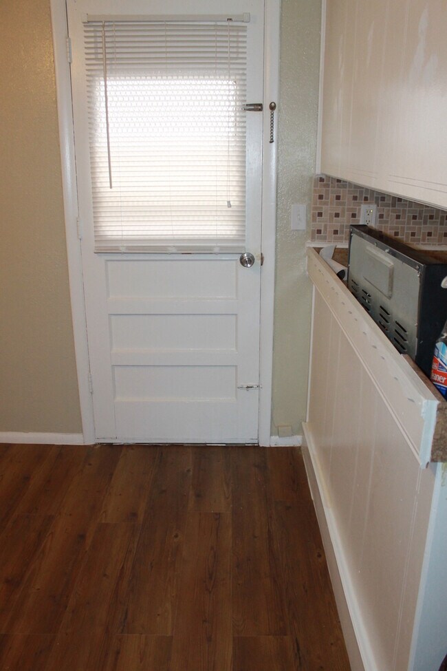 Building Photo - Tinker Close! **$175 OFF 1st MONTH'S RENT