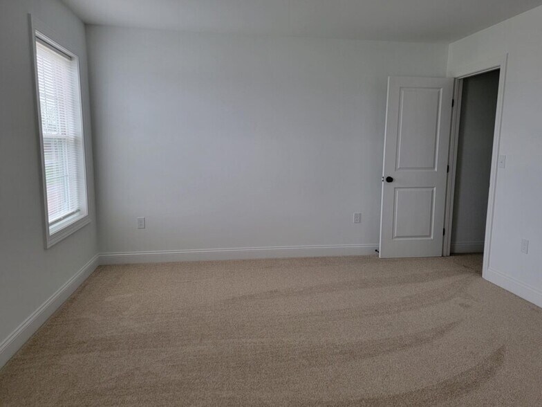 Building Photo - 438 Masonic Dr