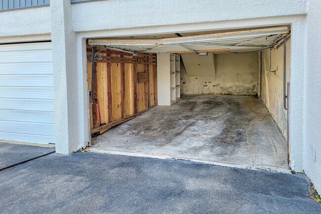 Building Photo - 14800 Walsingham Rd