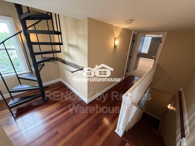 Building Photo - 1514 McHenry St