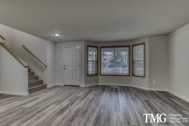 Building Photo - Spacious 4 Bedroom/2.5 Bath Hazell Dell Home!