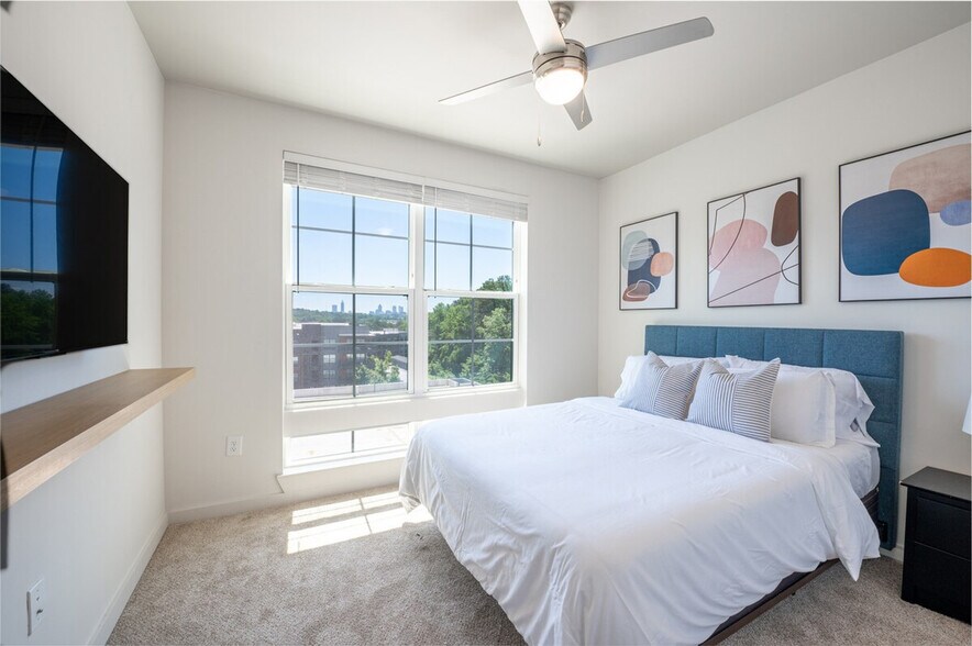 Building Photo - 2048 Bolton Dr NW