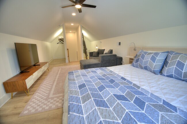 Building Photo - 4385 Kinlaw St