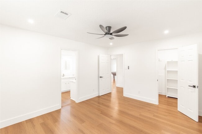 Building Photo - 15202 La Paloma Dr