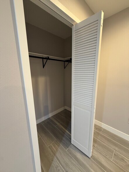 Walking closet - 7849 Clybourn Ave