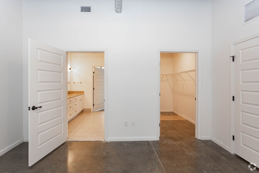 1BR, 1BA - 1,094SF - 1255 University Lofts