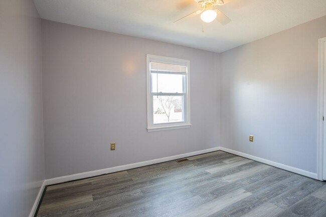 Building Photo - Beautiful 5 BR/3 BA Single-Family Home wit...
