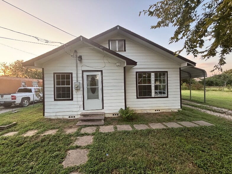 Primary Photo - 408 Houston St