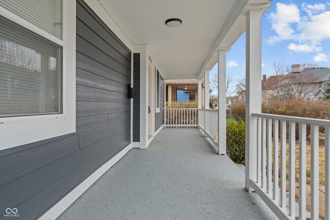 Building Photo - 2224 N Kenwood Ave
