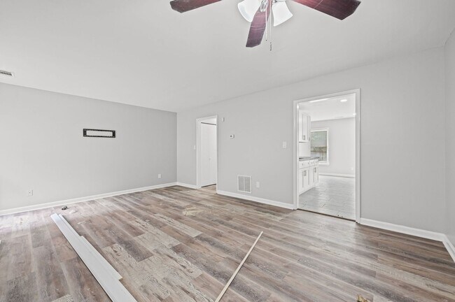 Building Photo - 8066 Woodlake Dr