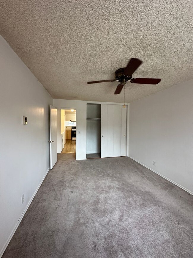 Building Photo - Oversized 2 bedroom Condo -  **$500 off Mo...