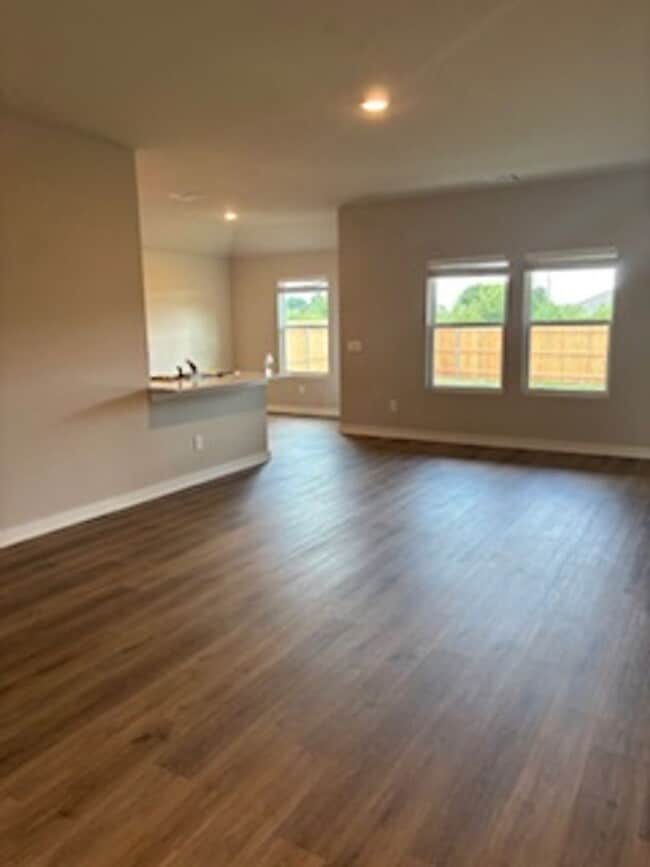 Building Photo - Newly Built!