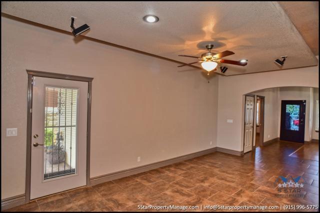 Building Photo - 3 bedroom in El Paso TX 79938