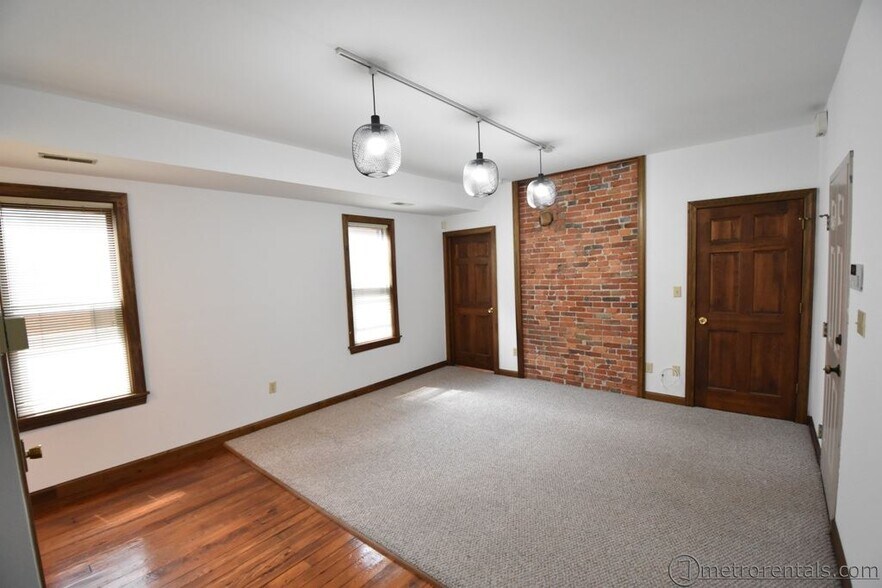Living room - 37 E Russell St
