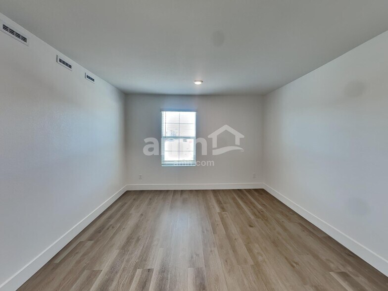 Building Photo - 5816 Astapor St