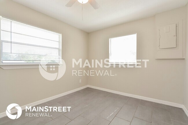 Building Photo - 540 Charles Ave