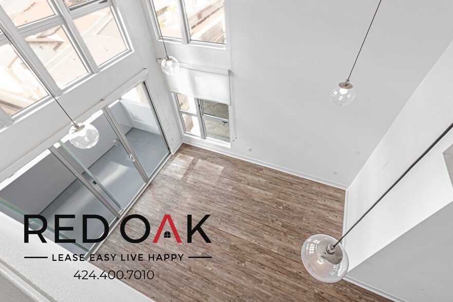 Building Photo - 1168 S Barrington Ave