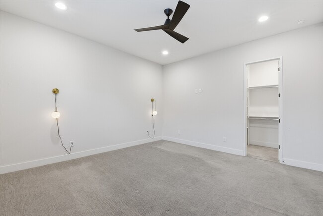 Building Photo - 2204 Lou Ellen Ln