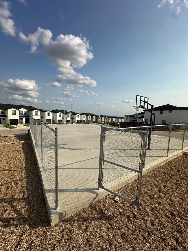 Building Photo - 8415 V. Verona