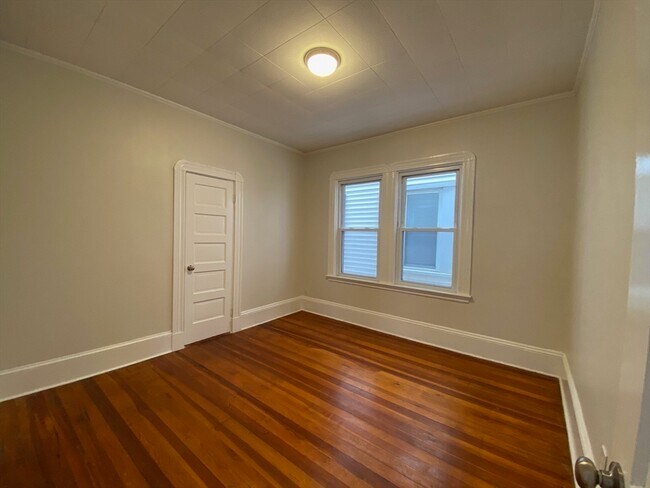 Building Photo - 139 Holly St