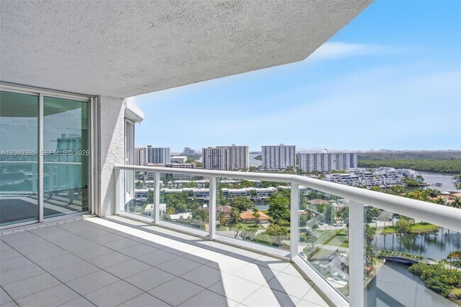 Building Photo - 16500 Collins Ave