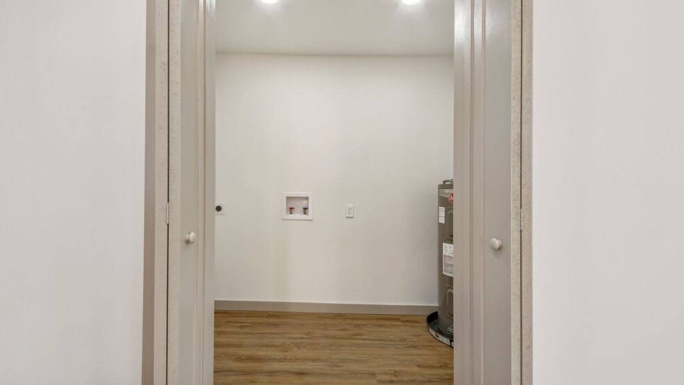 Building Photo - 112 N Gayle Ave
