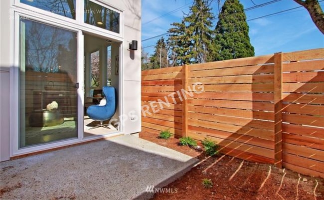 Building Photo - 8553 Interlake Ave N